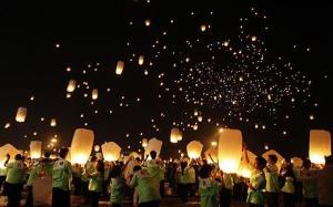 10,000 Paper Lanterns www.telegraph.co.uk